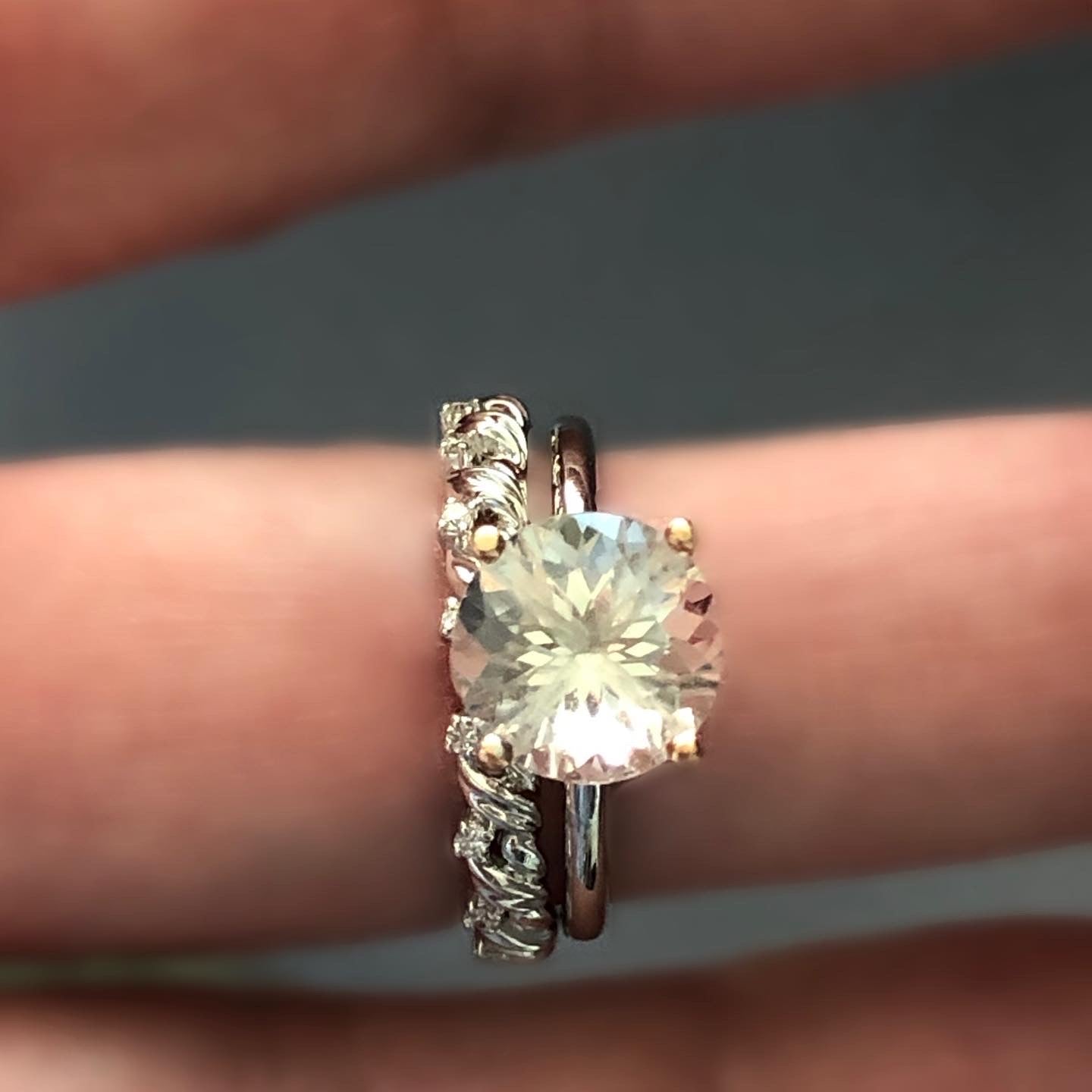 Diamond Twist Band White Gold 1/10 Carats